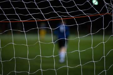 曼城密切关注费耶诺德后卫雷德，夏窗或引援补强右路（配图示意）